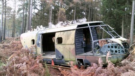 Helicóptero usado para los "vuelos de la muerte" en Chile se encuentra en un parque de juegos británico