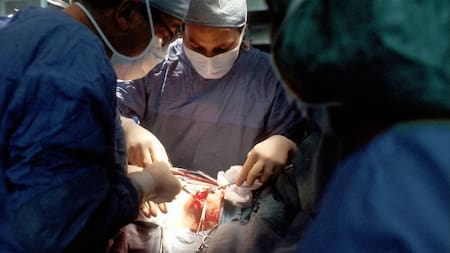 La buena noticia que recibieron los médicos argentinos para trabajar en el exterior: de qué se trata