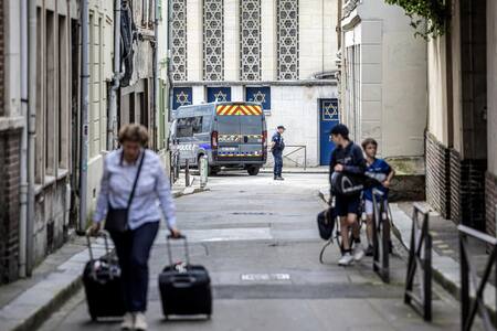 La Policía mata a un hombre armado que quería quemar una sinagoga en el norte de Francia. Foto: EFE.