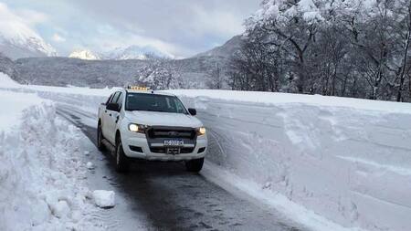 Villa La Angostura, aislada tras derrumbe y fuertes nevadas