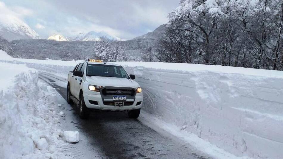 Villa La Angostura, aislada tras derrumbe y fuertes nevadas