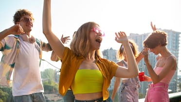 La canción que será tendencia este verano 2026: música que transporta a la playa de cara a Navidad