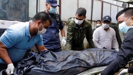 Tragedia aérea en Nepal, rescate de cuerpos, Reuters