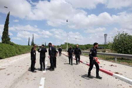 El ataque con misiles, lanzado desde Yemen, cerca del aeropuerto Ben Gurion, en Tel Aviv. Foto: Reuters/Nir Elias.