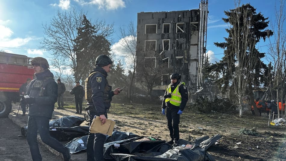 Bombardeo mortal en Izium, Járkov, Ucrania. Foto: Reuters (Sofiia Gatilova)