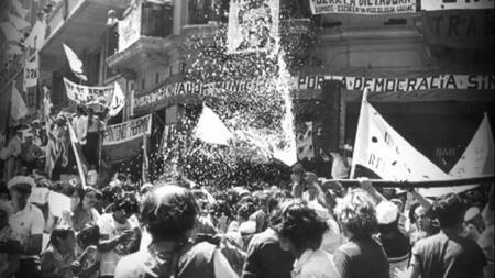 Vuelta del país a la Democracia en 1983