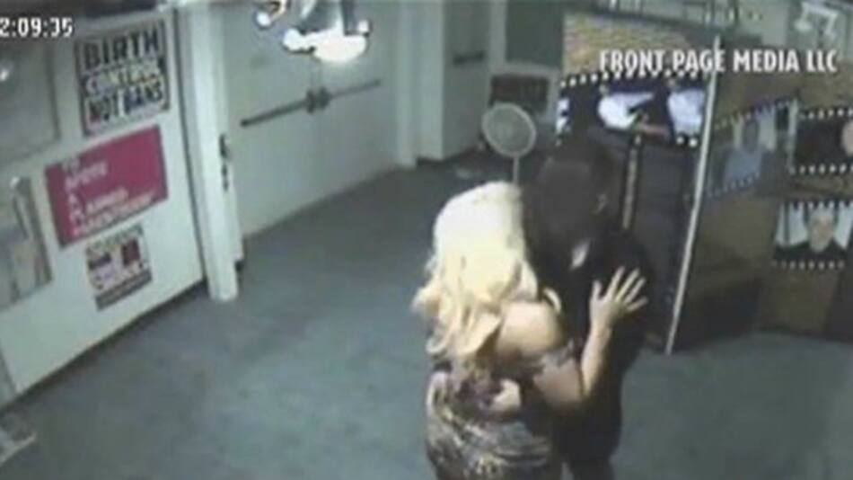 Pareja teniendo sexo en un museo (TMZ)