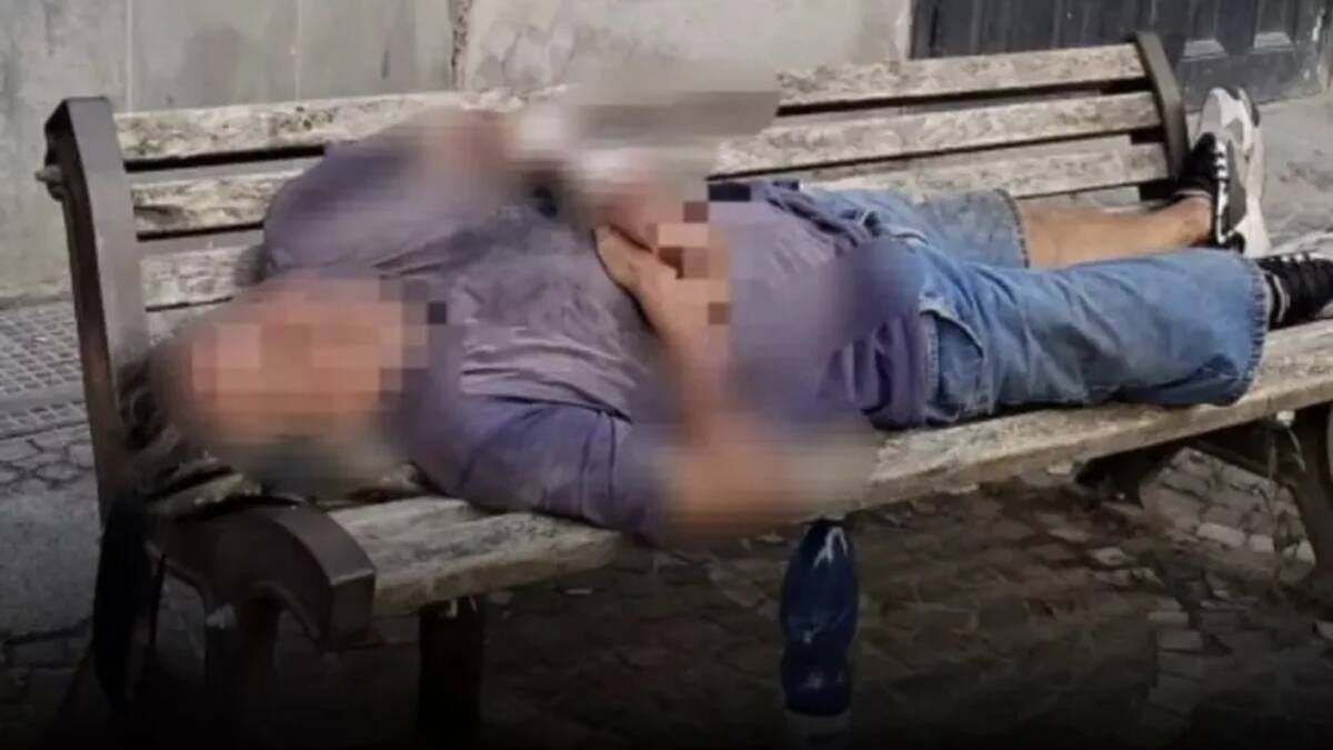 Fue el ambientalista Alessandro Cannavacciuolo quien vio a Puzone tirado en un banco.