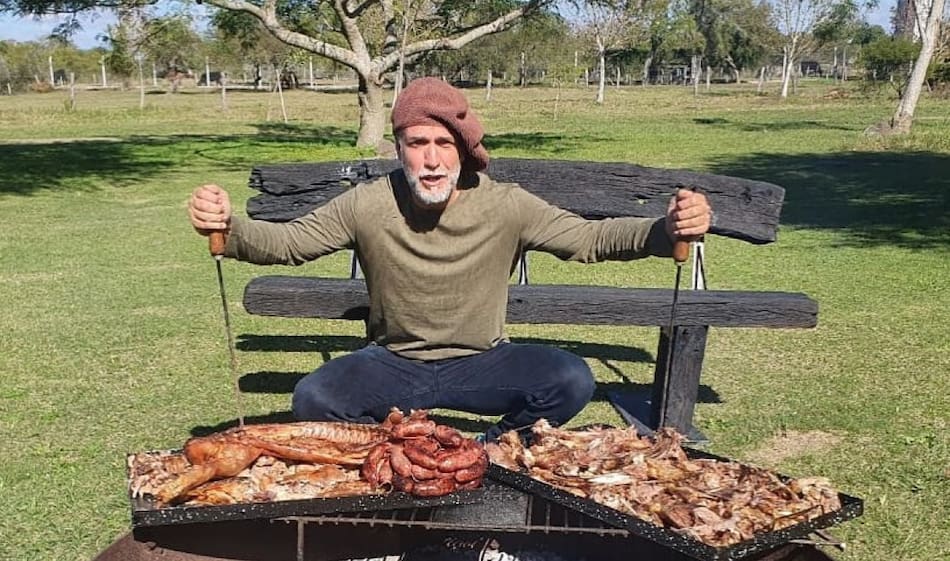 Gabriel Batistuta en uno de sus campos. Foto: Instagram @gabrielbatistutaok.