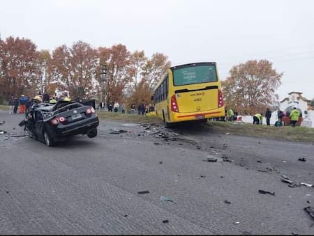Choque fatal entre un colectivo y un auto. Foto: NA.