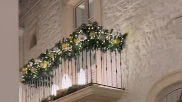 Navidad 2025 en toda la casa: las mejores ideas para decorar el balcón con detalles festivos