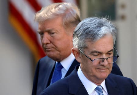 Donald Trump y el jefe de la Reserva Federal, Jerome Powell. Foto: Reuters/Carlos Barria.