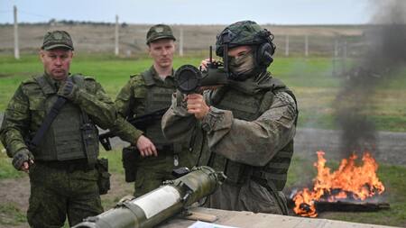 Reservistas rusos entrando para luchar en Ucrania_Reuters