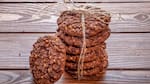 Cómo hacer galletitas de avena y chocolate fitness, ideales para antes de un ir entrenar