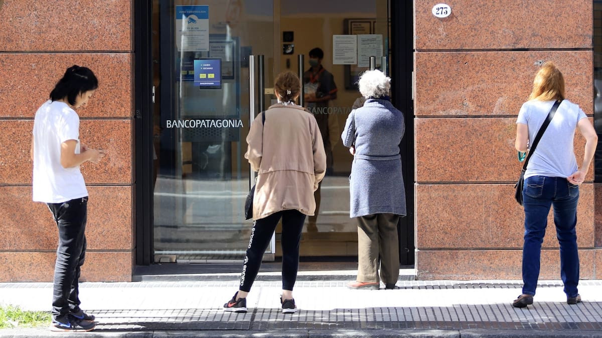 Los bancos de la provincia de Buenos Aires cambian su horario de atención al público. Foto: NA