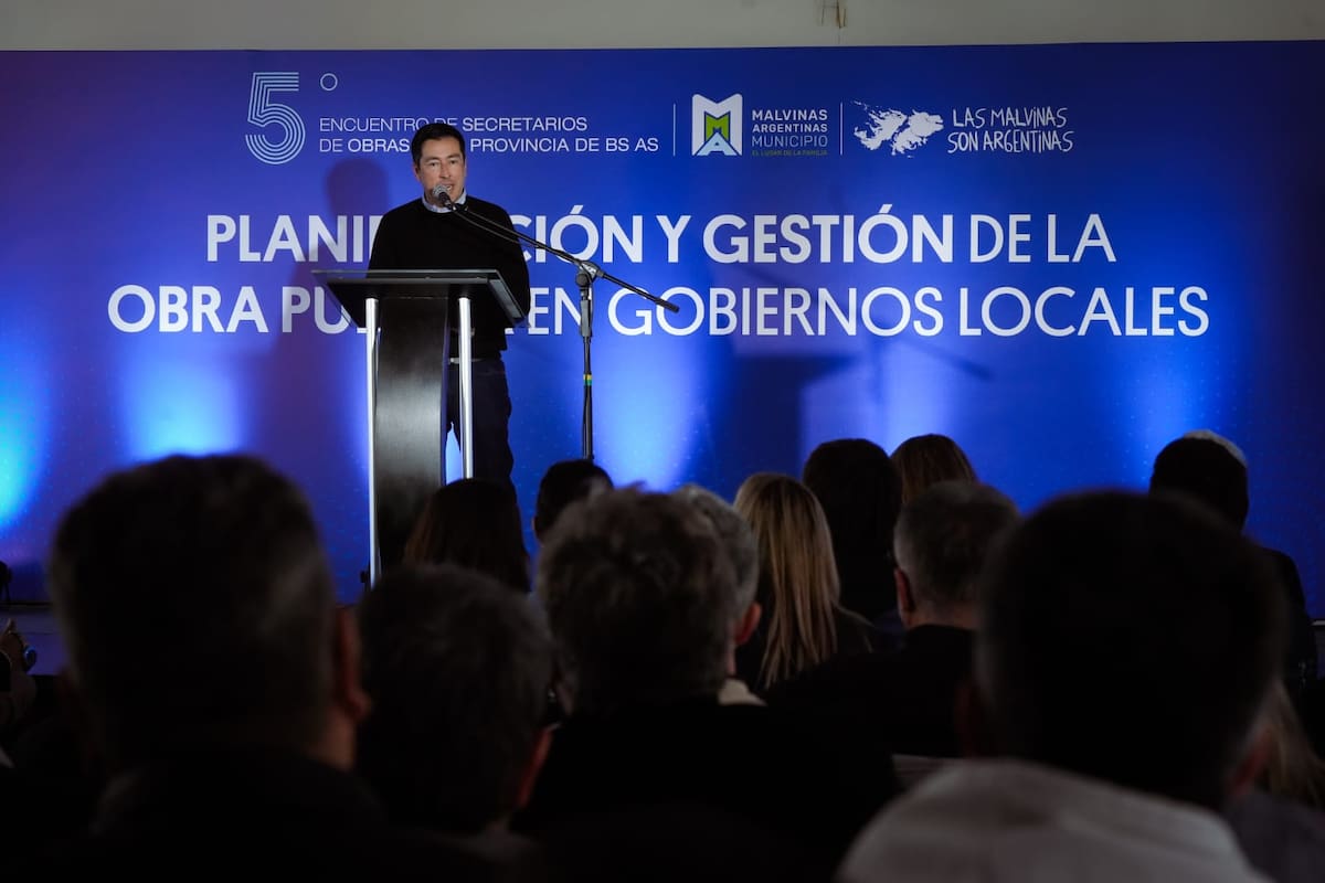 Leonardo Nardini da un discurso en el 5° Encuentro de Secretarios de Obras Públicas y Planificación Urbana.