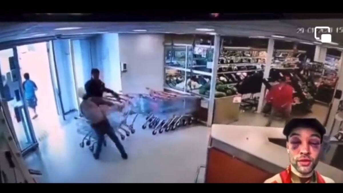 El momento del botellazo. Foto: X
