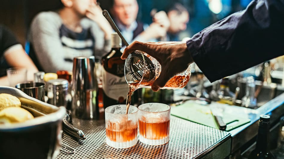 Bar, boliche, bebidas alcohólicas. Foto: Unsplash