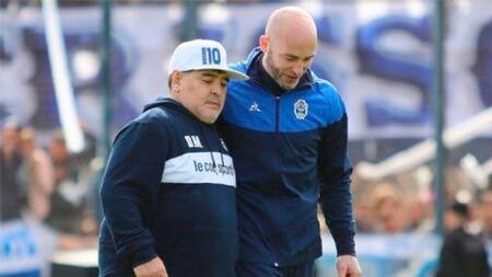 Sebastián Méndez, entrenador y ayudante de campo de Diego Maradona en Gimnasia LP