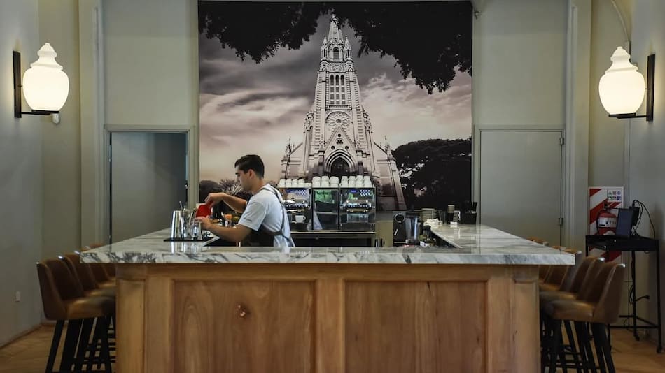 Una histórica estación de tren guarda un café secreto.