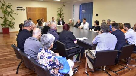Katopodis junto a los presidentes de los Centros de Jubilados