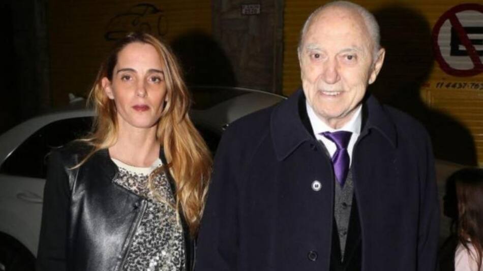 Cacho junto a Antonella, una de sus tres hijas. Foto: NA.