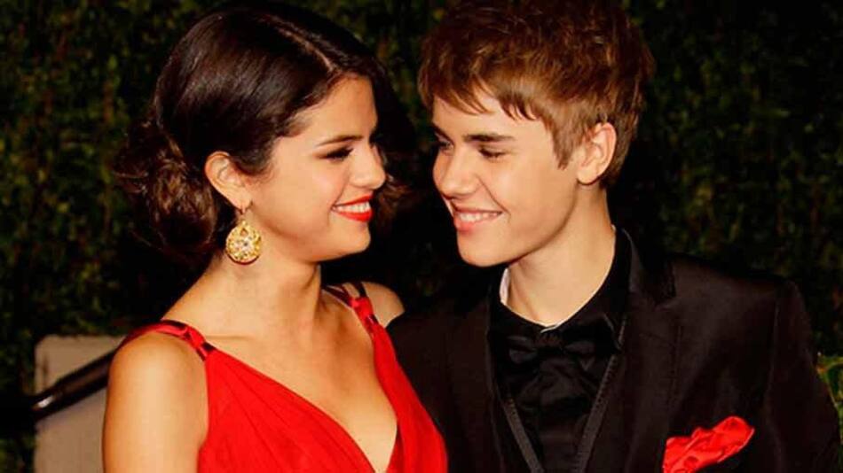 Selena Gomez y Justin Bieber de viaje en un avión privado