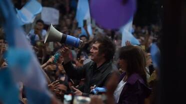 Con megáfono en mano, Milei cerró el último fin de semana de campaña en Tucumán: “Estamos atravesando un momento duro”