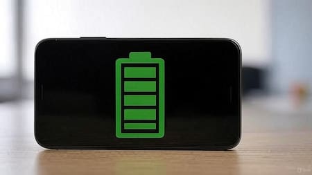 El smartphone que soporta largas horas de uso sin problemas: tiene una batería cuatro veces más grande que la del iPhone 16