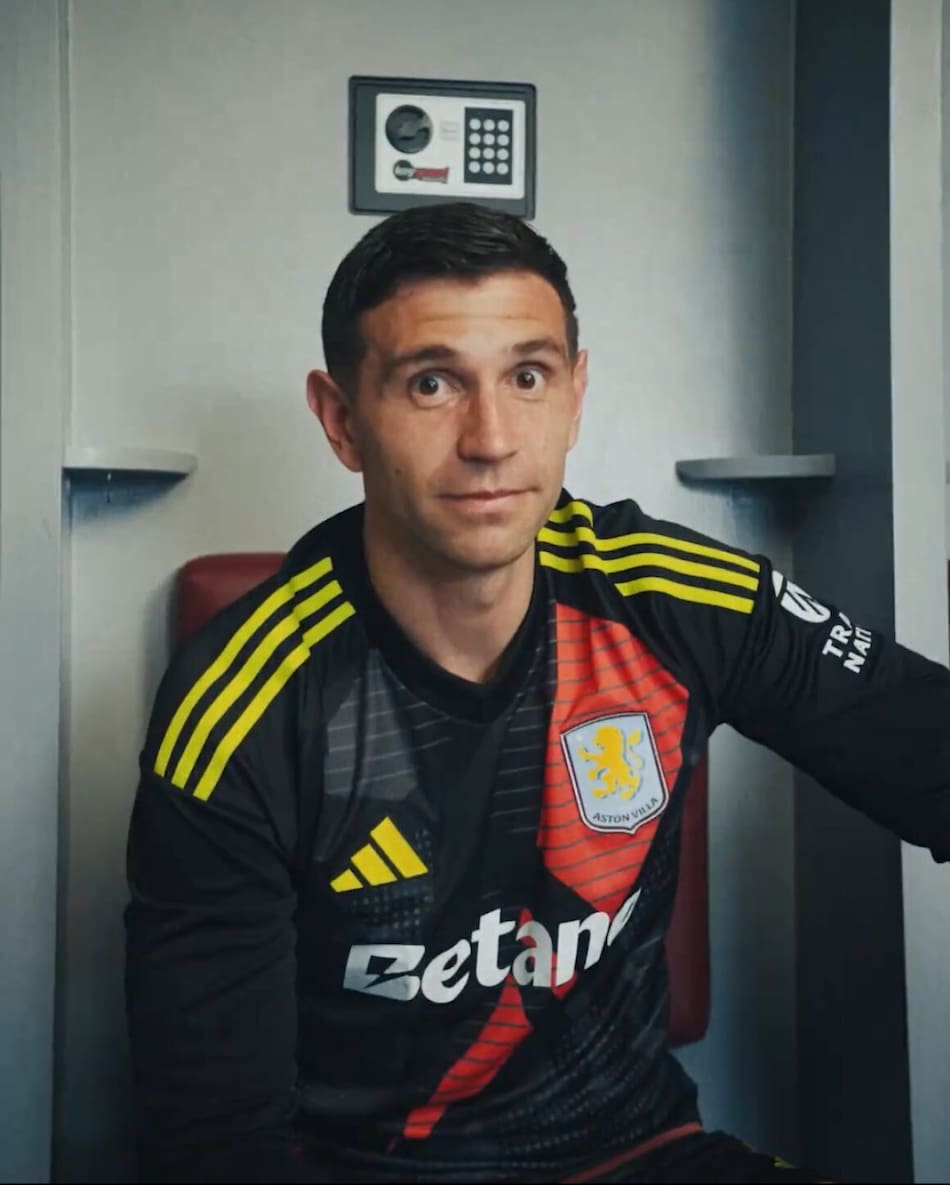 Dibu Martínez en el video del Aston Villa. Foto: Captura video.