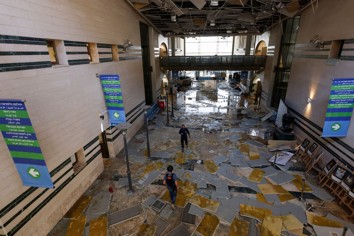 Ataque de Irán contra un hospital de Israel. Foto: REUTERS/Amir Cohen.