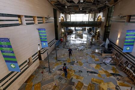 Ataque de Irán contra un hospital de Israel. Foto: REUTERS/Amir Cohen.