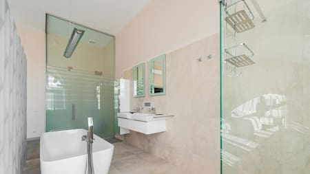 Mampara de baño. Fuente: Pexels