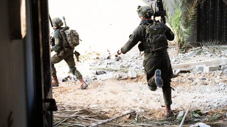 Soldados israelíes en la Franja de Gaza; guerra Israel-Hamás: Foto: X @idfonline.