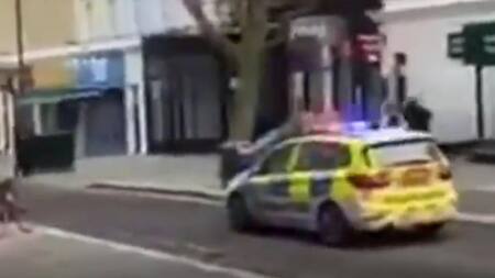 Salió a correr desnudo y lo persiguió la policía