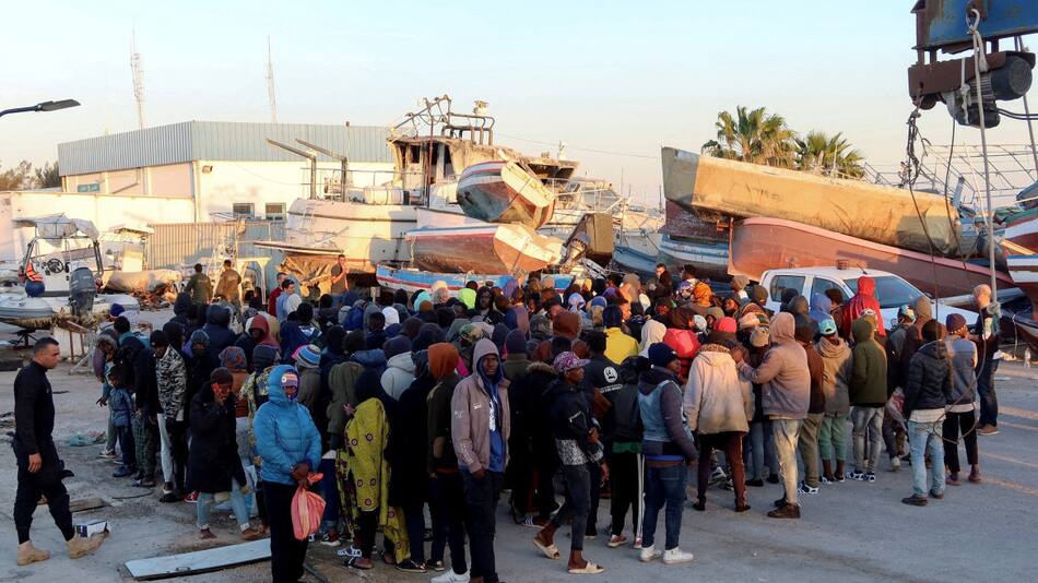 Migrantes en Túnez. Foto: Reuters.