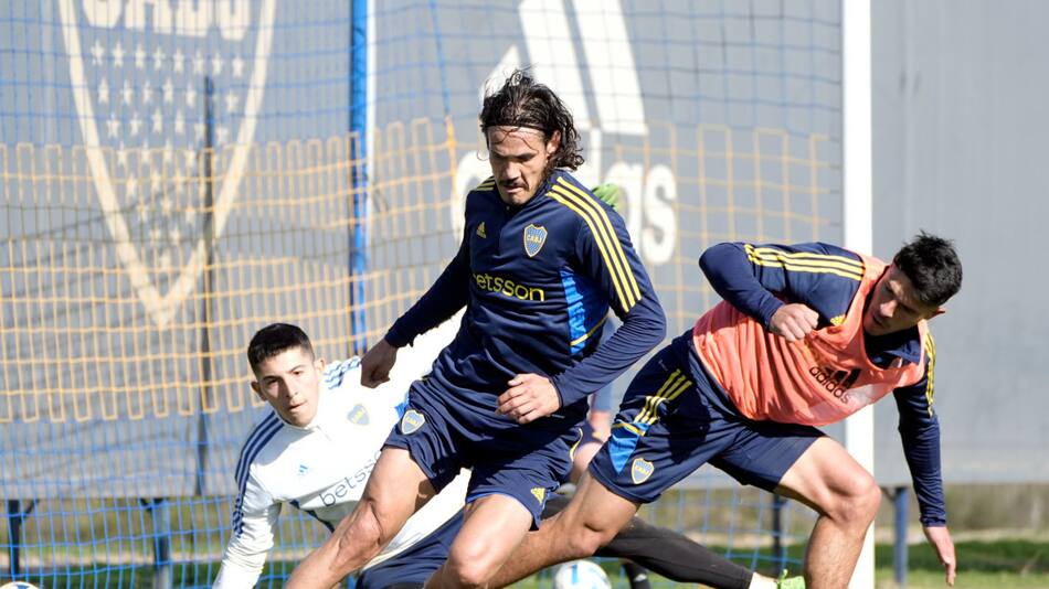 Edinson Cavani sigue en duda para ser titular ante Nacional. Foto: Twitter @BocaJrsOficial.