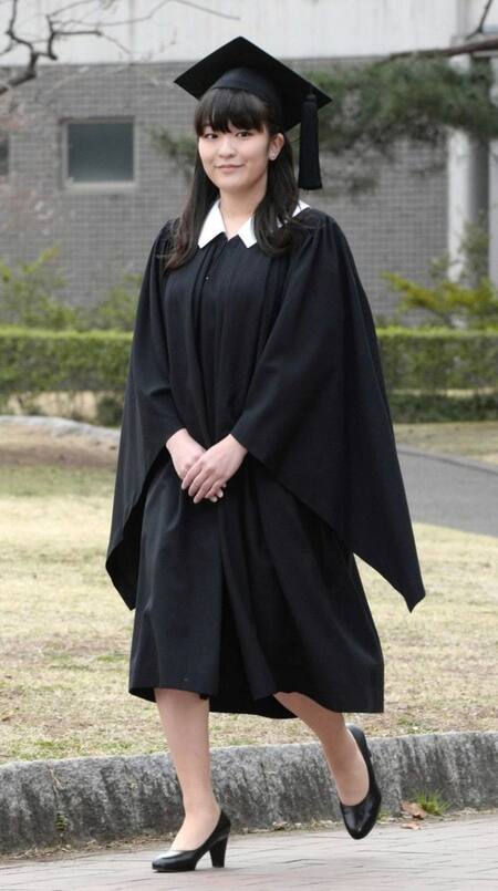 La princesa Mako de Japón en su graduación. Foto: Pinterest.