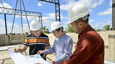 Leonardo Nardini supervisó el avance de importantes obras educativas en Malvinas Argentinas.