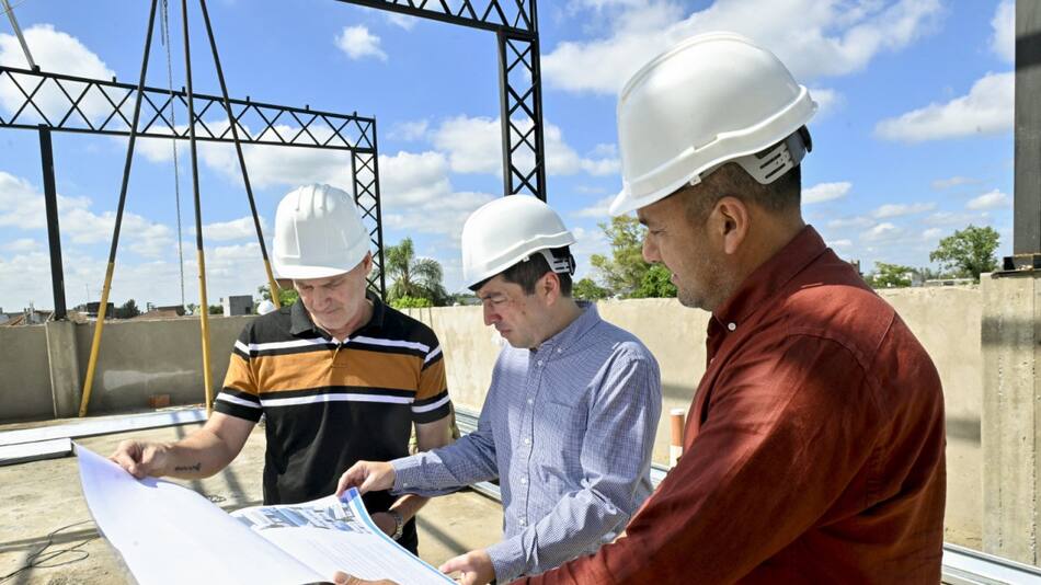 Leonardo Nardini supervisó el avance de importantes obras educativas en Malvinas Argentinas.