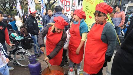 Paro general del 29 de mayo: ollas populares, cortes y acto en el Obelisco