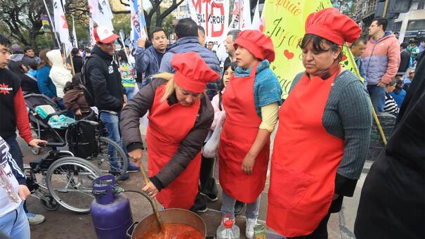 Paro general del 29 de mayo: ollas populares, cortes y acto en el Obelisco