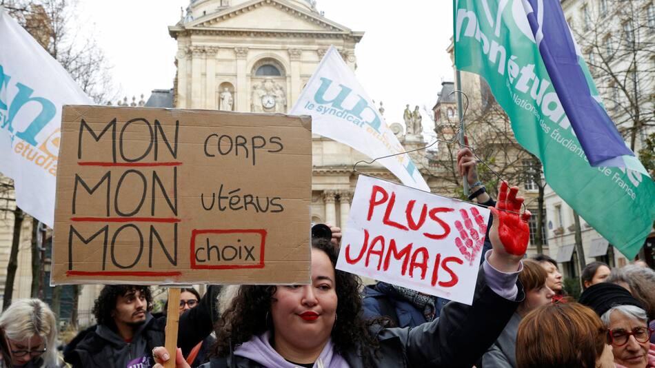 Marcha por el aborto en Francia. Foto: REUTERS.