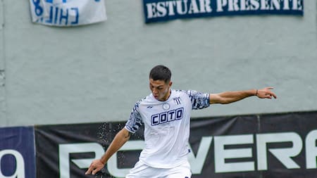 Conmoción en el mundo del fútbol: murió un jugador de 20 años del club Tristán Suárez