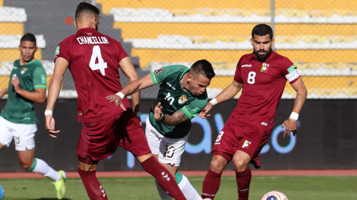 Las selecciones de Venezuela y Bolivia se disputan el último boleto que los podría depositar en el Mundial 2026. Foto: EFE.