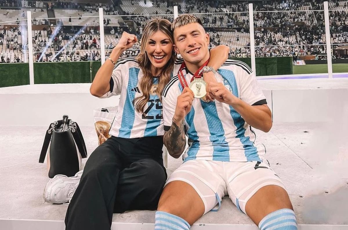 Muri López Benítez y Lisandro Martínez en Qatar. Foto: Instagram @lopezbenitezmuri.