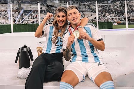 Muri López Benítez y Lisandro Martínez en Qatar. Foto: Instagram @lopezbenitezmuri.