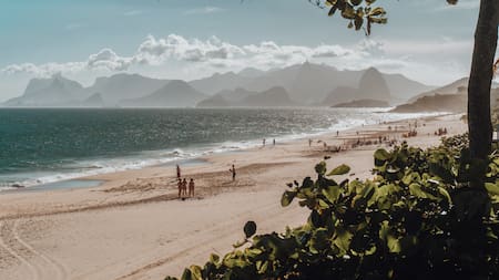 Un paisaje para atesorar y la calma perfecta para el descanso: la playa de Brasil que brilla entre Río de Janeiro y São Paulo