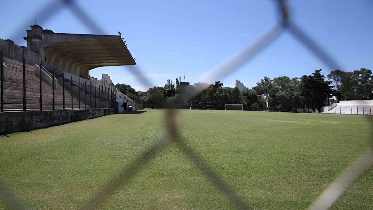 Historia del fútbol argentino: los 3 estadios que fueron “olvidados” por un golpe de Estado, tragedias o vandalismo