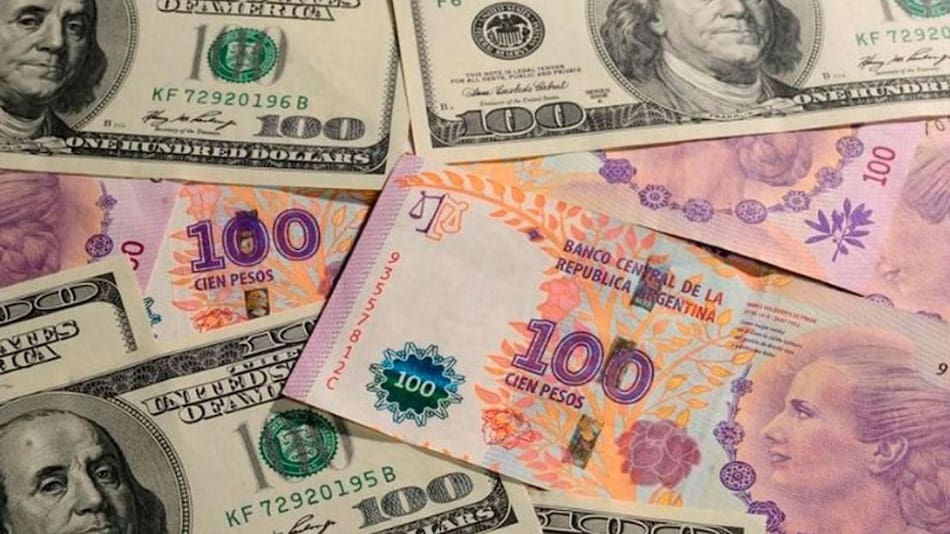 Dólar y peso argentino